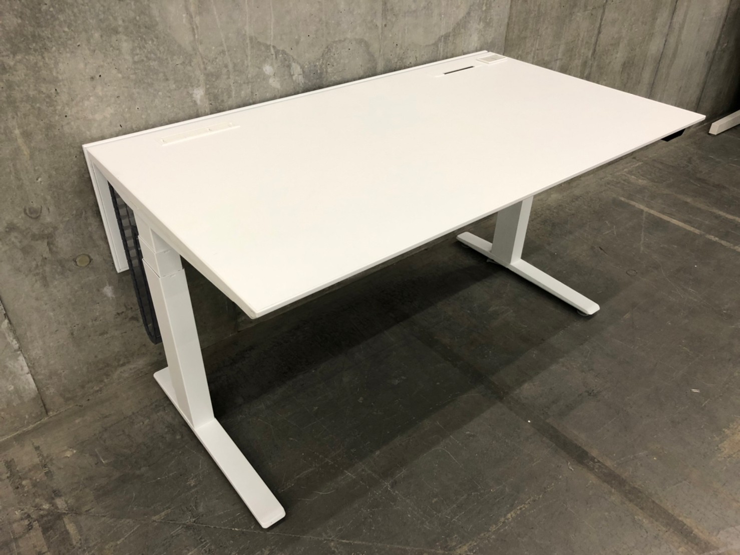 【先行予約品】【関東倉庫在庫】オカムラ製スイフト/ボタン一つで昇降/電動昇降式/大量入荷でお得■弊社使用欄【A00836056】
                        Swift
                                    中古
            