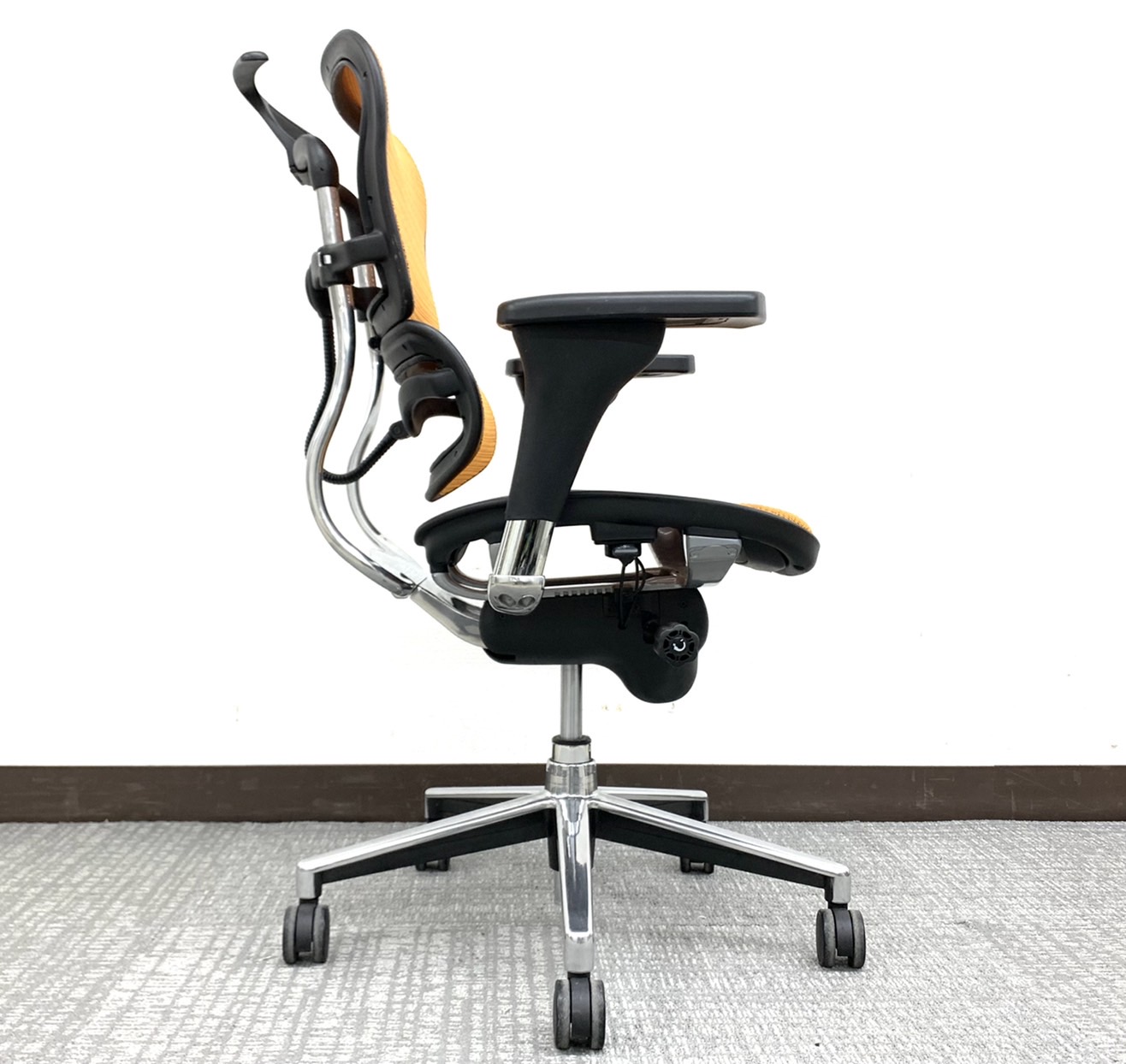 中古】ベーシック Ergohuman/エルゴヒューマン 肘付ハイバック