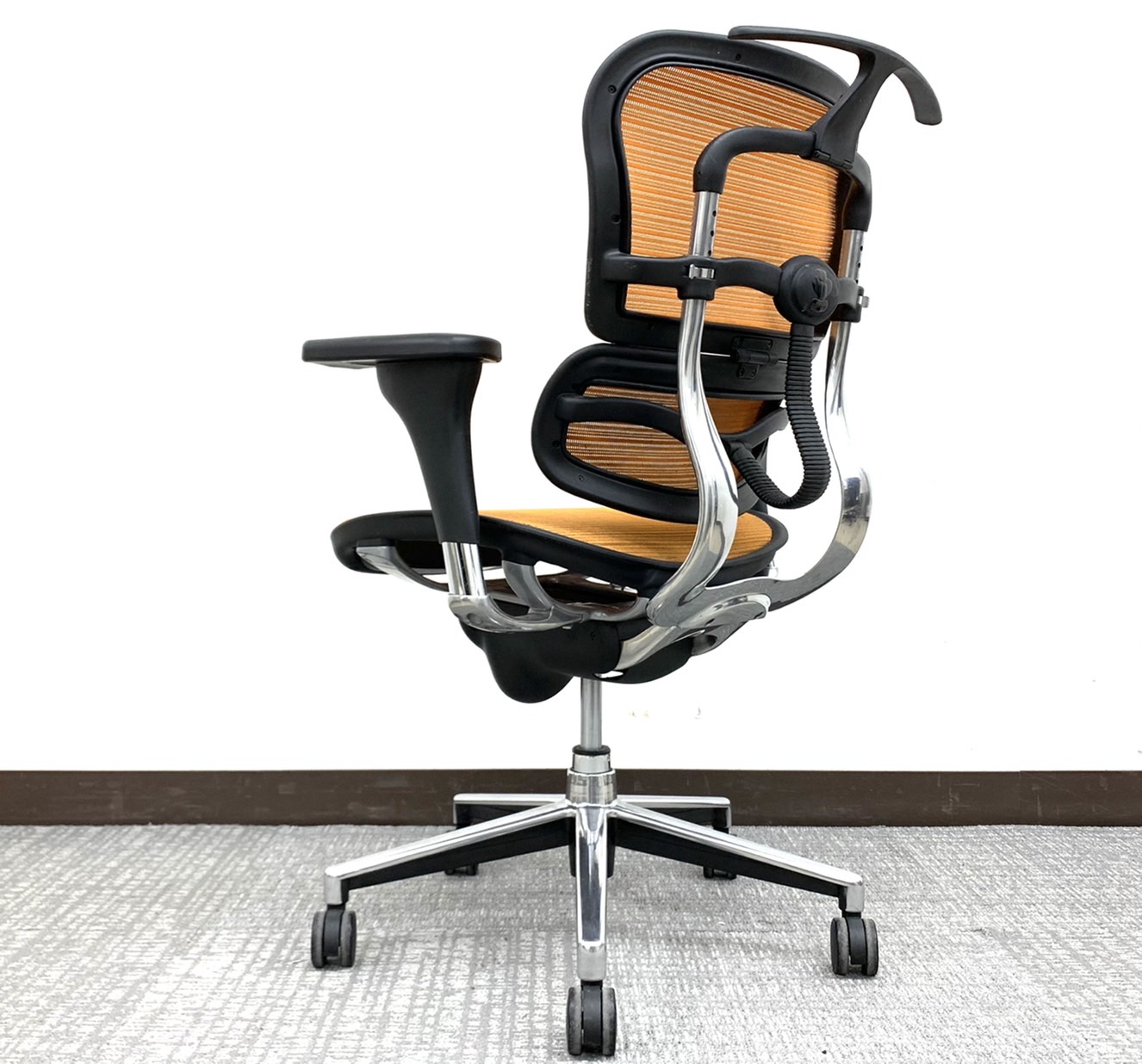 中古】ベーシック Ergohuman/エルゴヒューマン 肘付ハイバック
