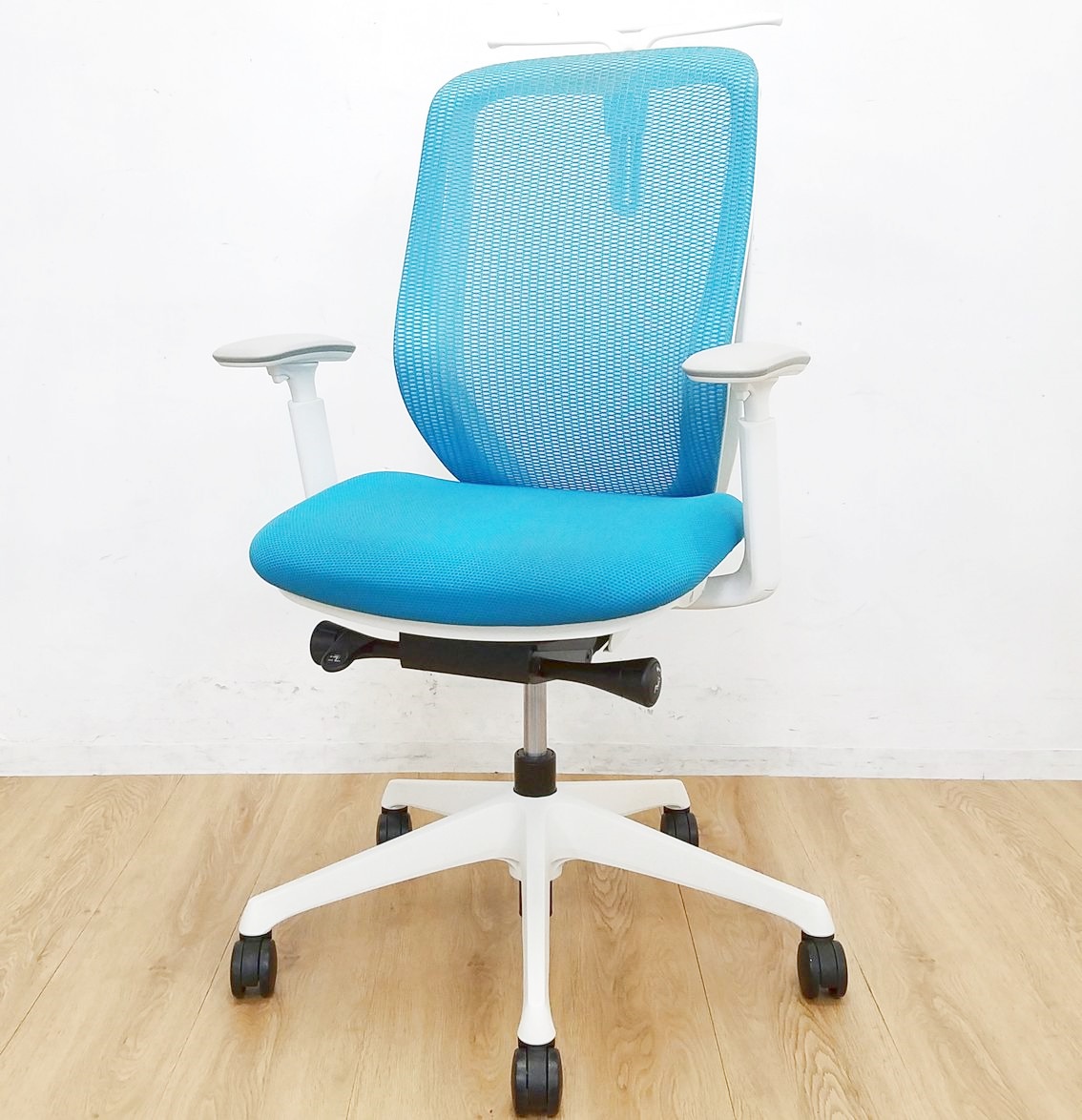 【3脚入荷】オカムラ社シルフィーチェアが入荷！中古　高級チェア　前傾姿勢　メッシュチェア　ハイバックチェア　オフィスチェア　テレワーク用　シルフィー　ブルーグリーン
                        シルフィー
                                    中古
            