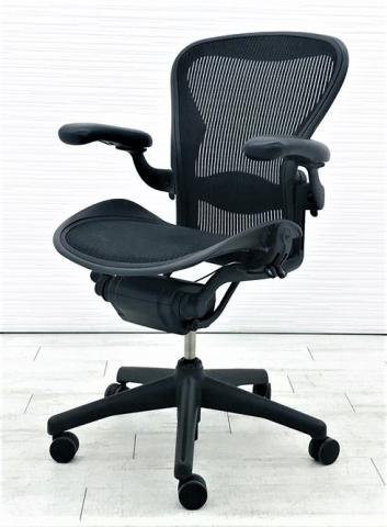 【KS】【オフィスチェア界のキング！】Bタイプランバーサポートのフル装備です！肘レバータイプ
                        アーロンチェア
                                    中古
            