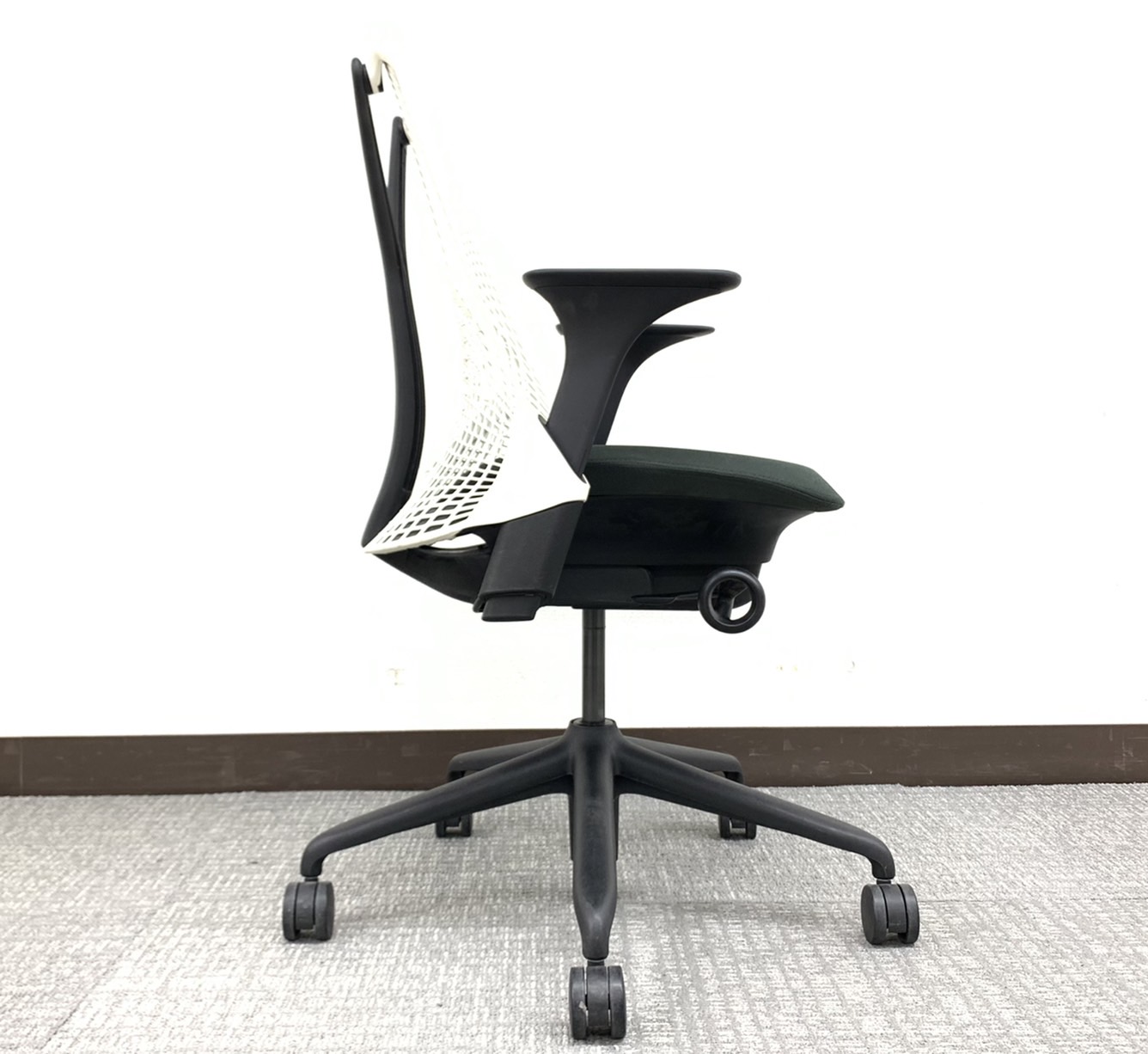 中古】セイルチェア AS1YA22HAN2BKBB9-SR663511 Herman Miller
