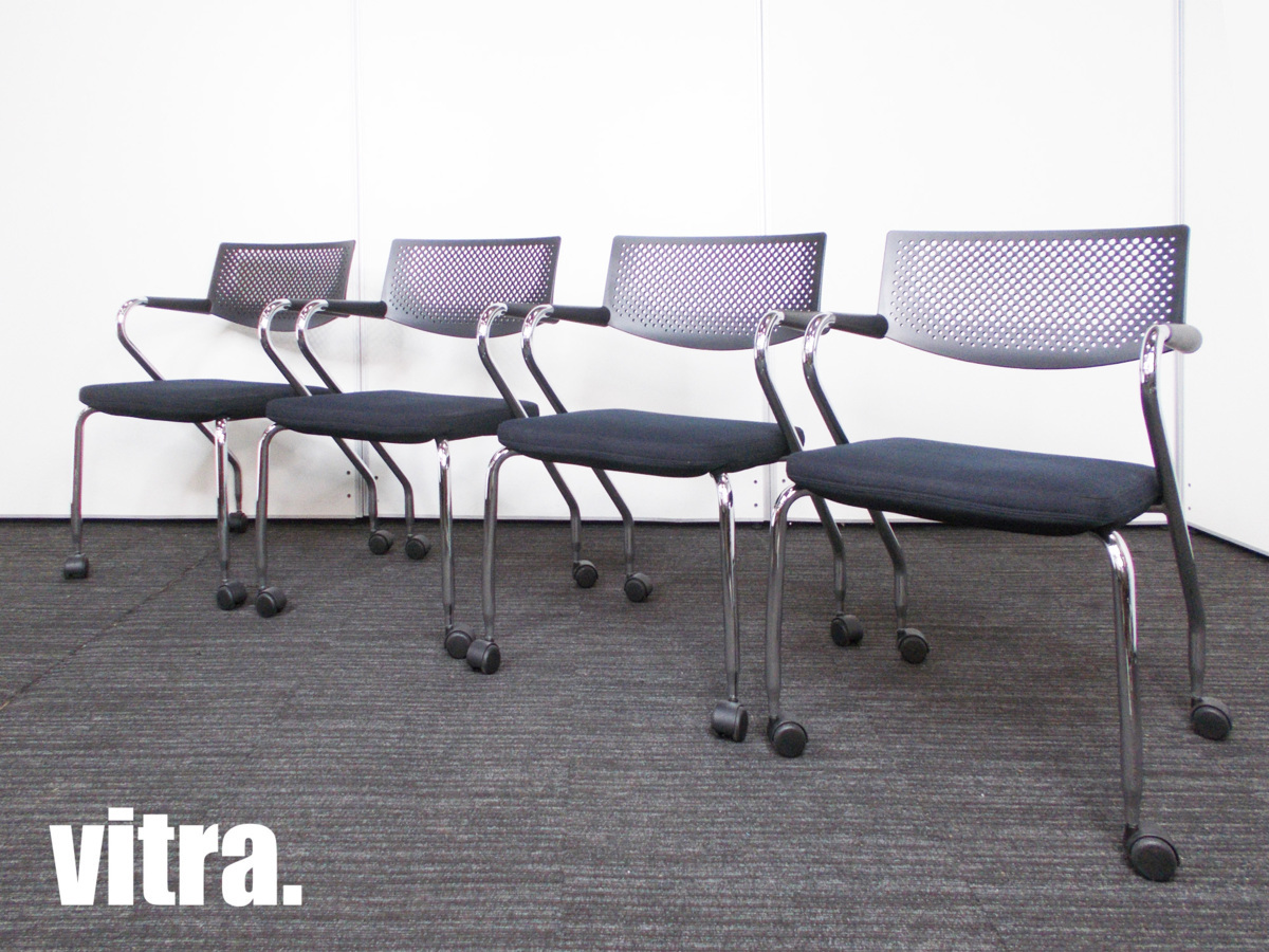 vitra/ヴィトラ　ビザロール２　4脚セット　黒　ビジターチェア / スタッキングチェア　新品定価28万
                        その他シリーズ
                                    中古
            