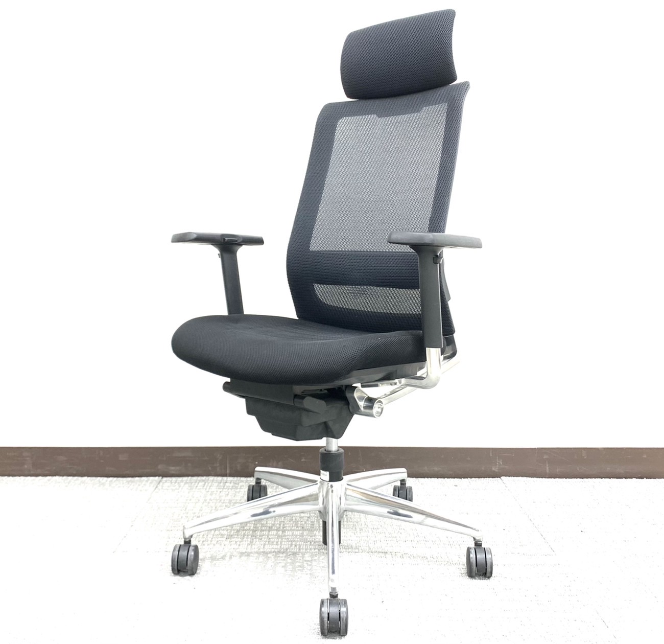 【あと1脚】【状態要考慮】漢仕様オールブラックエアフォート（Airfort）新品ヘッドレスト付き蓮田初入店※可動肘つき◆コクヨ製【RP】
                        エアフォート
                                    中古
            