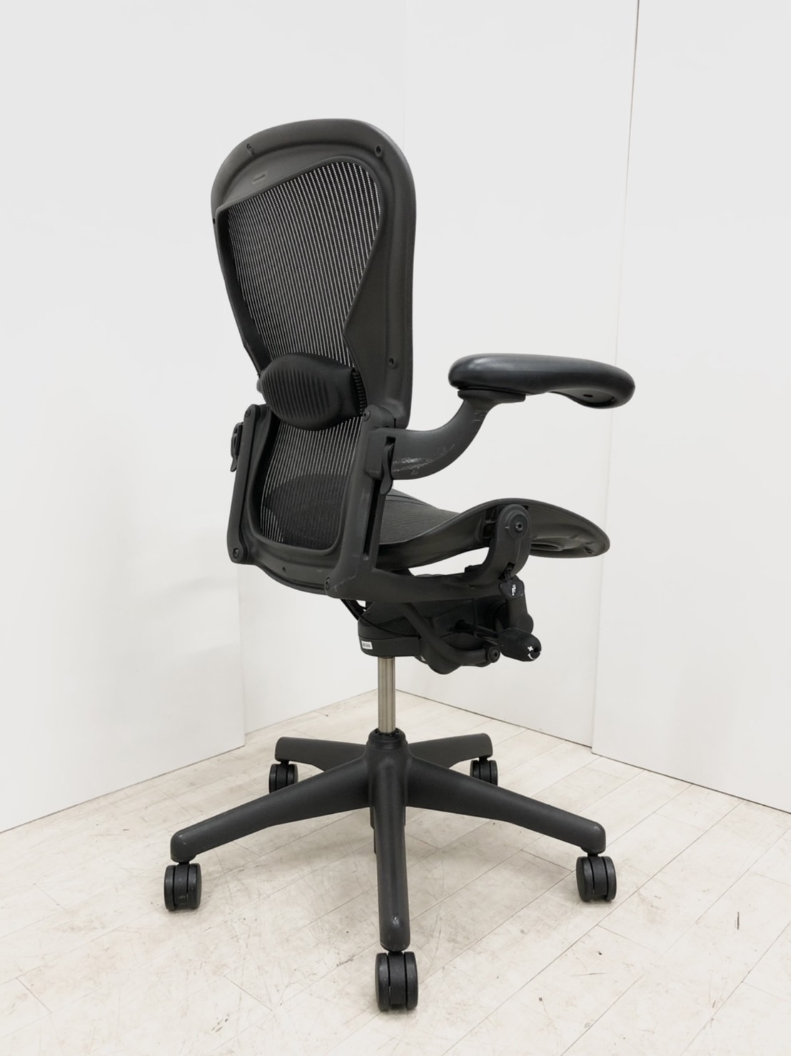 送料込み 美品 人気 オフィスチェア ハーマンミラー アーロンチェア フル装備 中古】アーロンチェア（ランバー フル装備） Herman Miller
