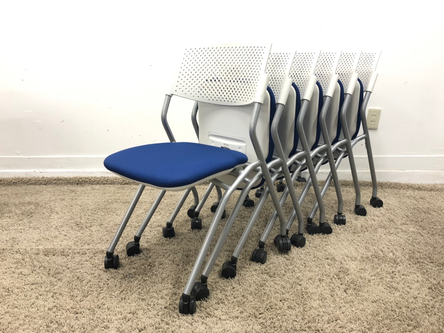 【KS】お得な６脚セット！軽くて丈夫なネスティング！会議、来客用に！
                        FM-265シリーズ
                                    中古
            