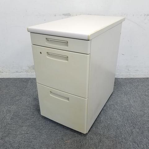 中古】新BS コクヨ/KOKUYO 脇机3段 352524 - 中古オフィス家具なら