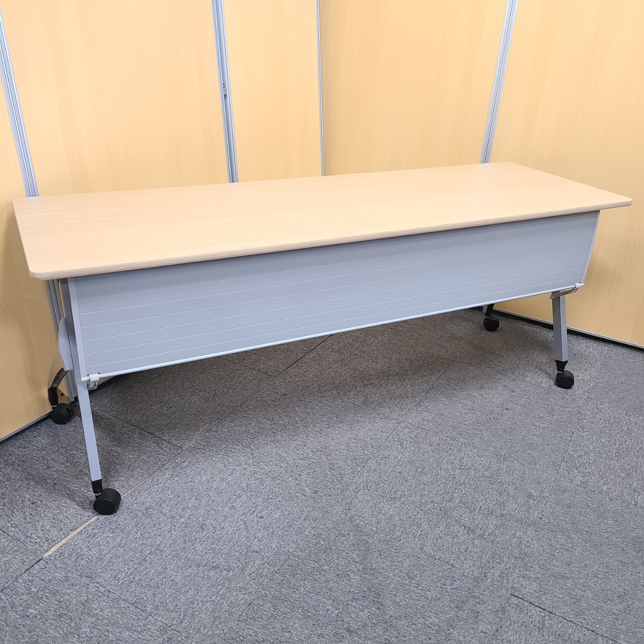 【4台入荷】【人気の木目カラー！】■イトーキ製　サイドスタックテーブル　W1500×D600mm　幕板パネル付
                        HXシリーズ
                                    中古
            