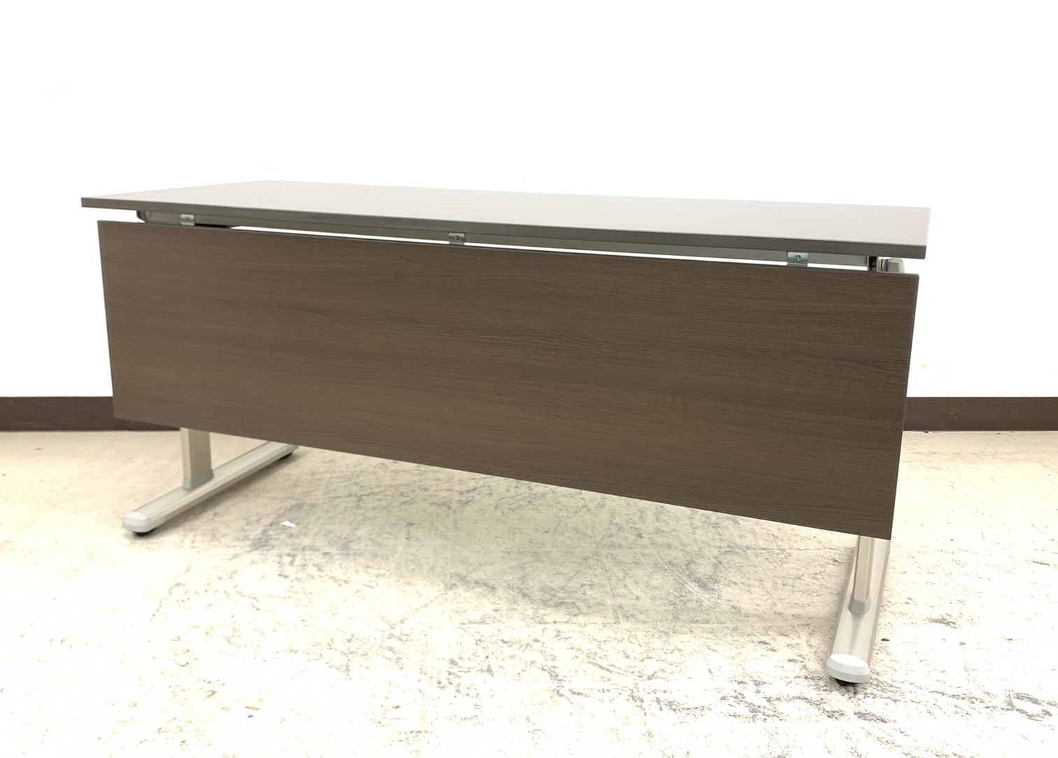 【お勤め価格】状態要考慮サイドスタックテーブル濃い目ブラウン天板※幕板付き◆コクヨ製【RP】
                        その他シリーズ
                                    中古
            