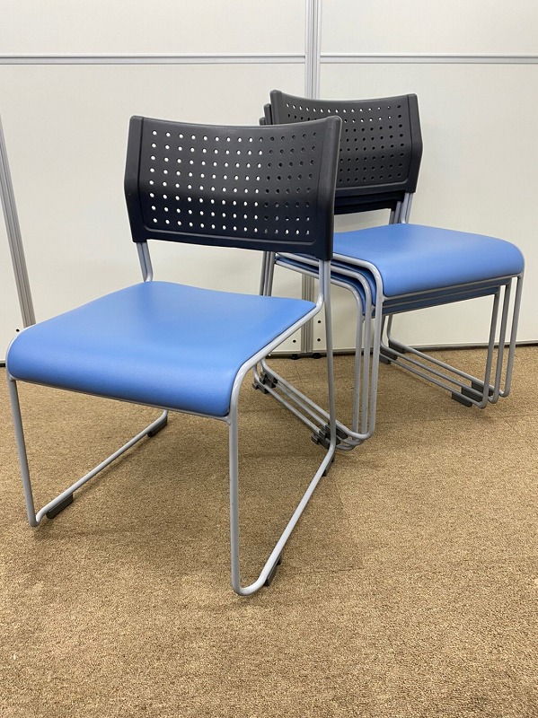 【セット価格】【レア】【人気】【低価格】人気のスタッキングチェアです！
                        その他シリーズ
                                    中古
            