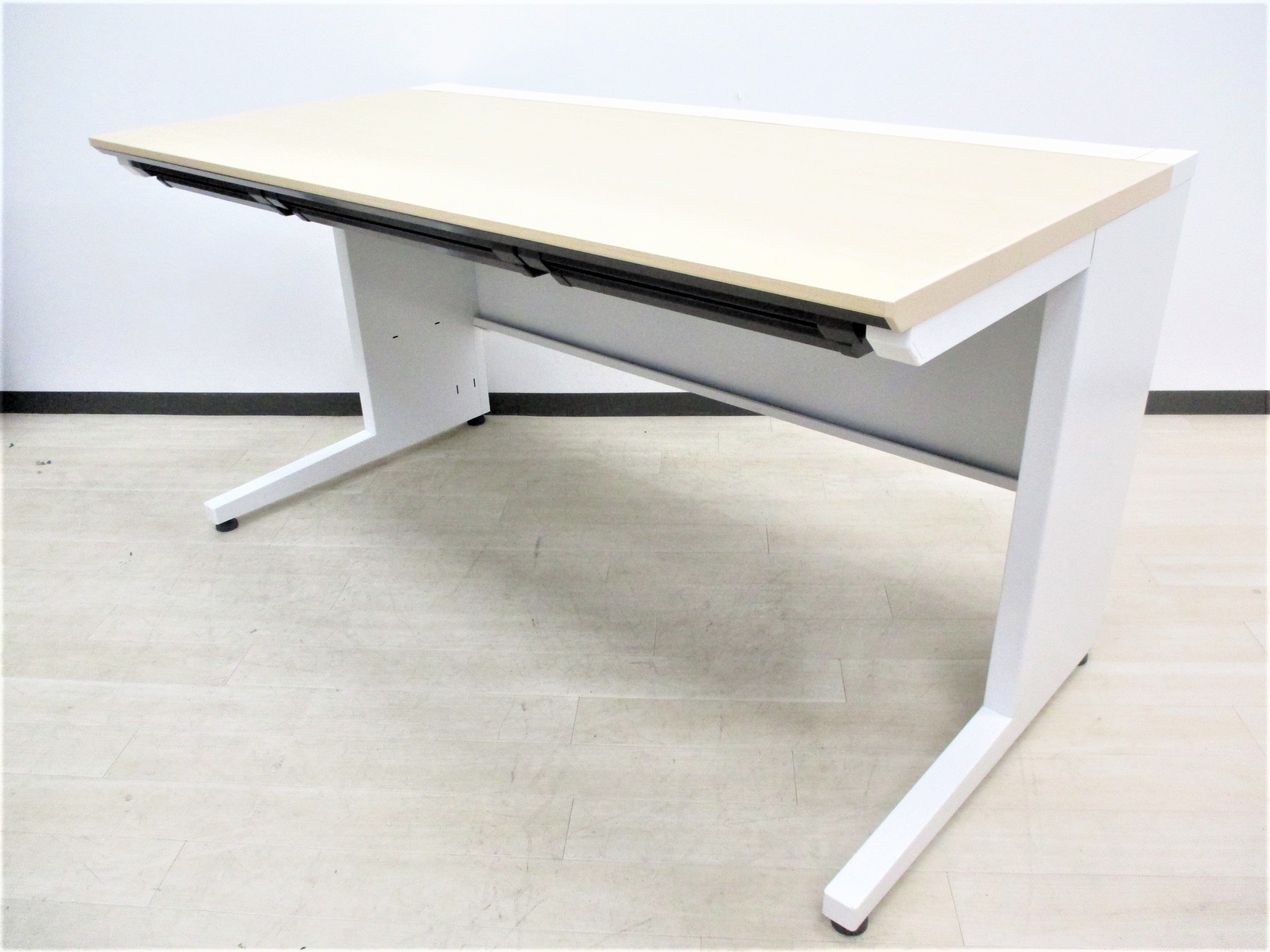 中古】iSシリーズ コクヨ/KOKUYO 平机 353606 - 中古オフィス家具なら