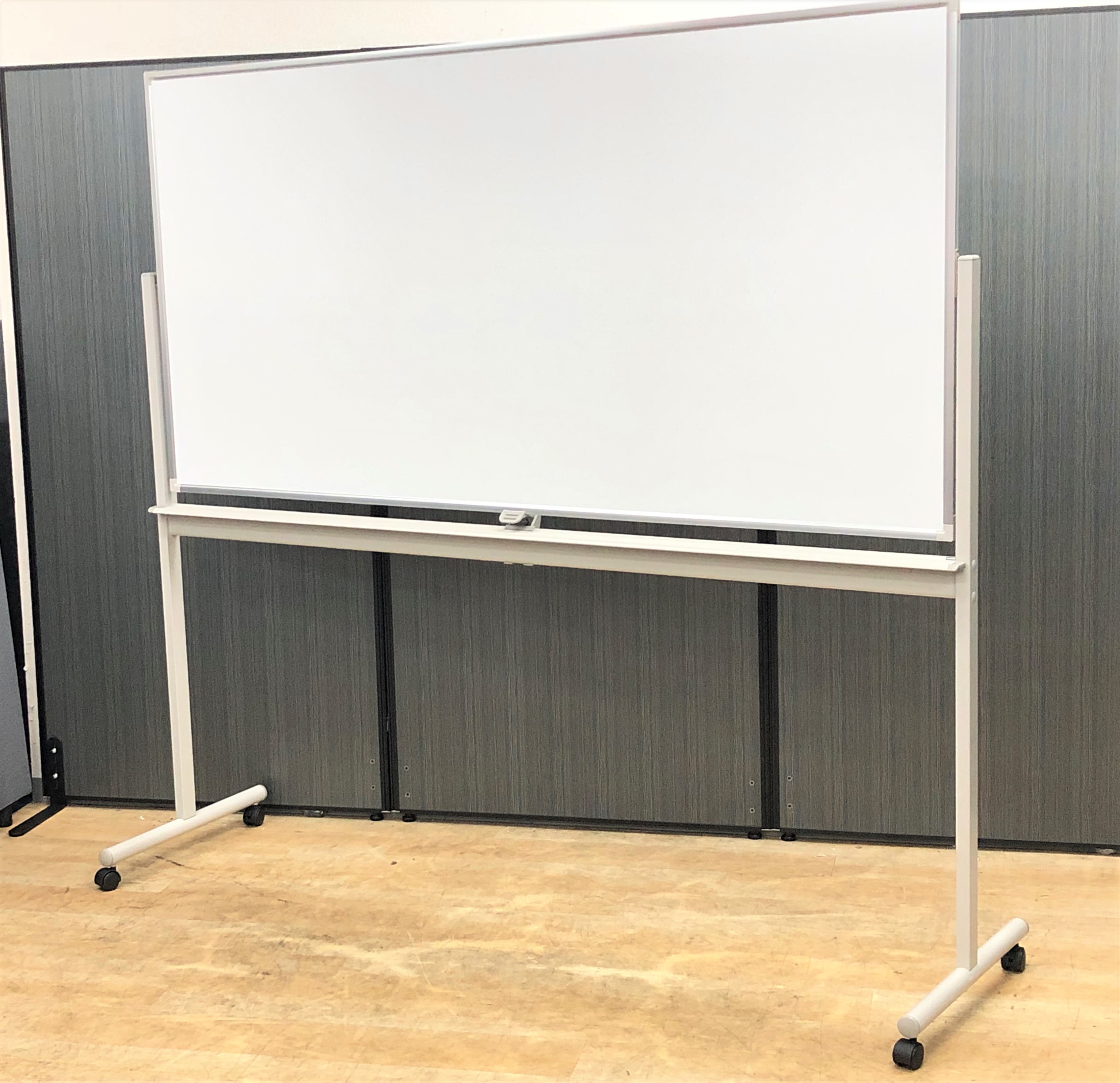 【同じものも揃います！！】珍しい中古のホワイトボード！両面タイプです！　W1800の大型タイプ
                        その他シリーズ
                                    中古
            