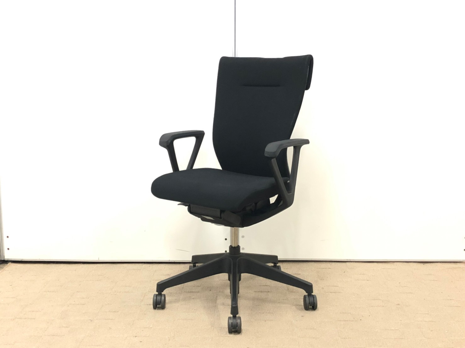 ロッキングで細かい操作なしに背もたれが倒れます！■イトーキ/コセール/ブラック
                        コセール
                                    中古
            