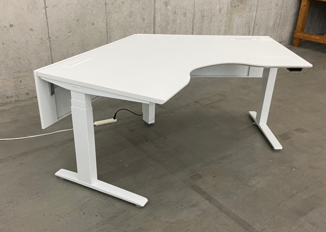 【昇降デスク】｜【大量入荷】気分転換に、立って仕事してみませんか？
超希少なオカムラ『スイフト』昇降デスク、120℃ブーメランタイプが入荷！
高さは650-1250mmの範囲で好みに調節出来ます！
■弊社使用欄【A00836045】【関東倉庫在庫】
                        Swift
                                    中古
            