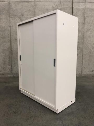 【関東倉庫在庫】【人気】イトーキ/引き違い書庫 【引戸】
                        その他シリーズ
                                    中古
            