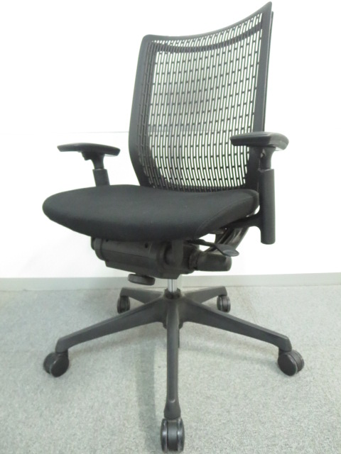 【KS】【ワーカーの動きにフィット！】■オカムラ製　ヴィスコンテチェア　可動肘付　ブラック　 ■プレーンタイプ　リクライニング5段階固定　座スライド付
                        ヴィスコンテチェア
                                    中古
            