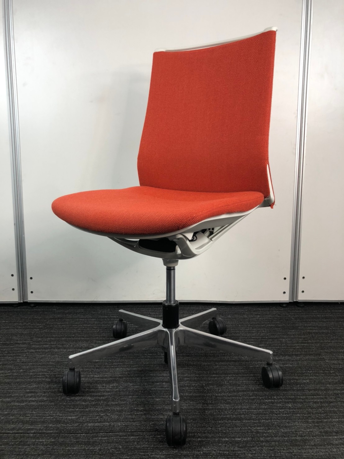 【関東倉庫在庫品】大量入荷！オカムラ/モード/オレンジレッド【弊社管理No:A00838867_JRMT】
                        モード
                                    中古
            