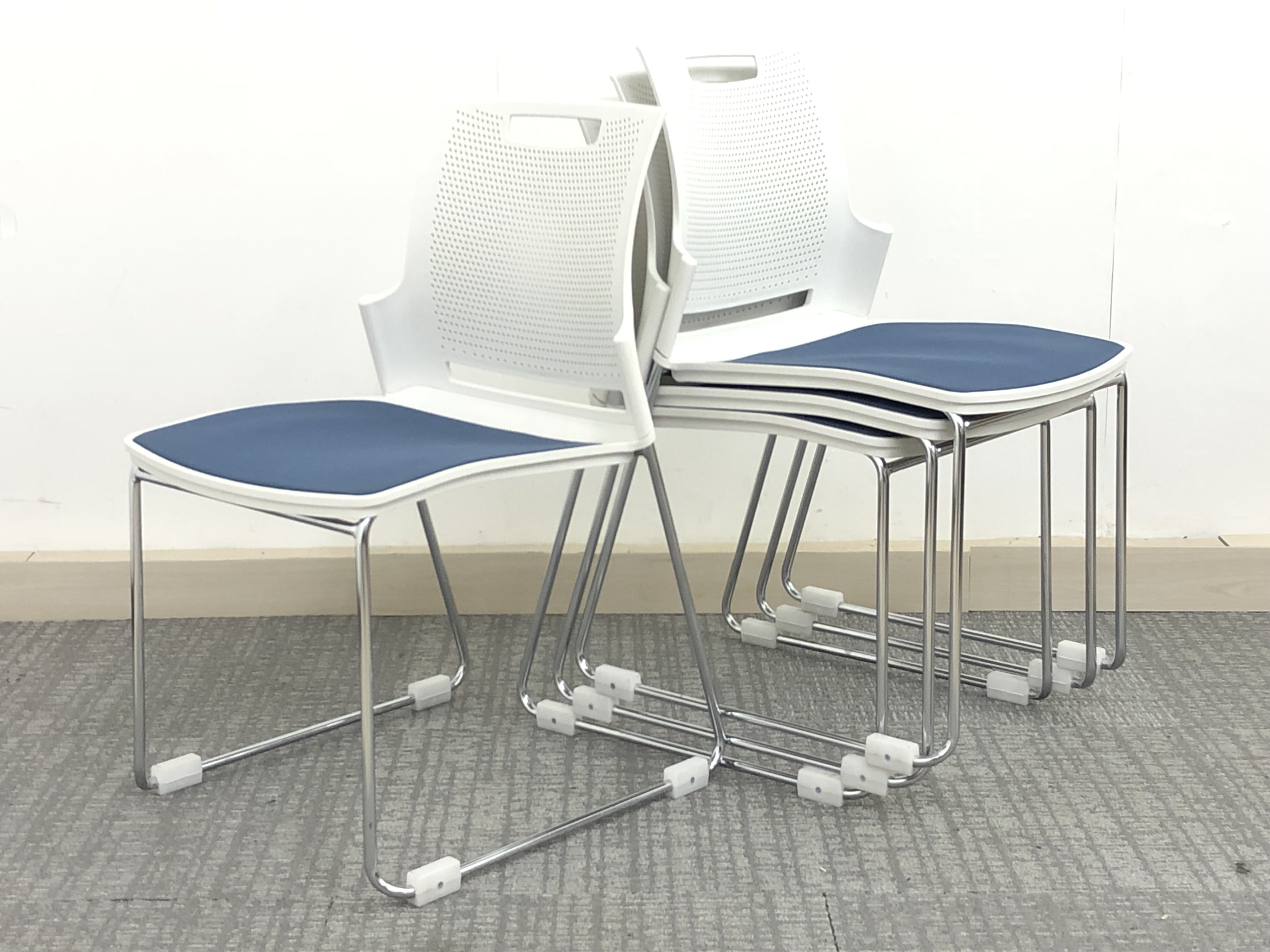 【現物春日部店にございます！】■オカムラ製　スタッキングチェア　スカラールフト　ブルー
                        スカラールフト
                                    中古
            