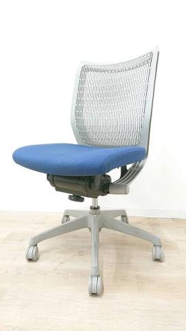 【おつとめ品】【A】【定価約6万円】【ネイビーブルーカラー座面と背もたれの通気性バツグン快適OAチェアの入荷です！！】■オカムラ/ヴィスコンテ/ブルー
                        ヴィスコンテチェア
                                    中古
            