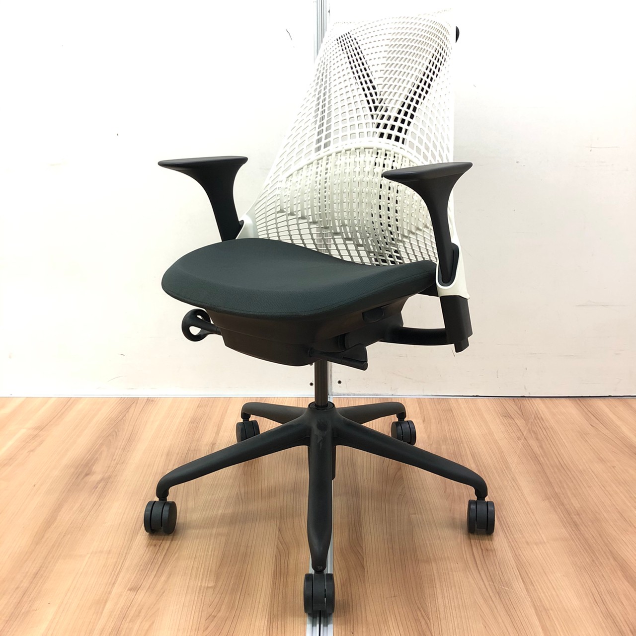 中古】セイルチェア AS1YA22HAN2BKBB9-SR663511 Herman Miller  