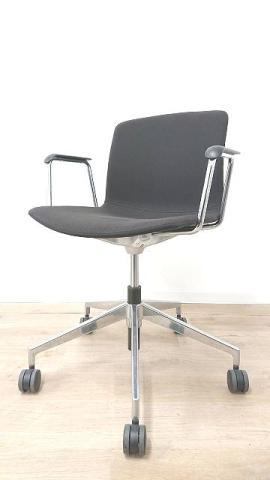 【定価約6万円】肘付で上下昇降可能なミーティングチェアの入荷です■内田洋行/リッコチェア/ブラック
                        ricco
                                    中古
            