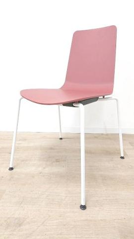 【定価約3万円】カラーはミディアムグレー！モノトーン調の高級感のあるチェアとなっております！ご自宅のキッチンにもおすすめです！■コクヨ製・『ミケットチェア』
                        その他シリーズ
                                    中古
            