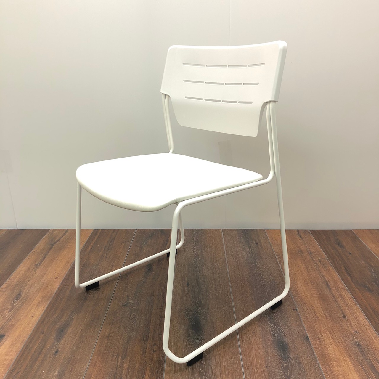 2017年製【今、人気のシンプルチェア】会議用チェア/　レア商品　ホワイト　ビニールレザー　色んな場面で使いやすい！
                        エレック
                                    中古
            