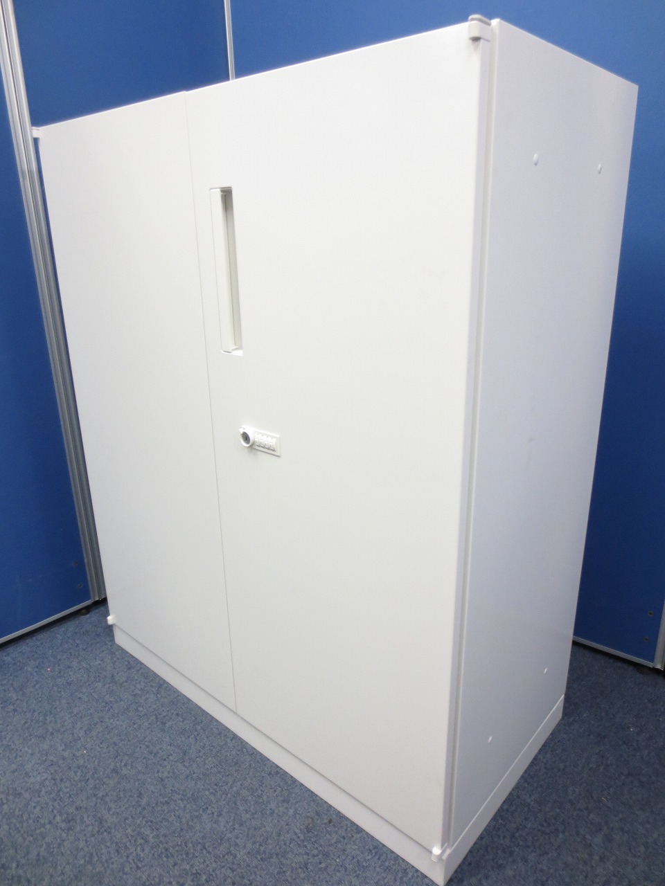 /人気のダイヤル錠の両開き書庫が入荷！◆ダイヤル検索キーは別途◆弊社使用欄【A00837188】■内田洋行/HS/両開書庫/ダイヤルタイプ
                        HSシリーズ
                                    中古
            