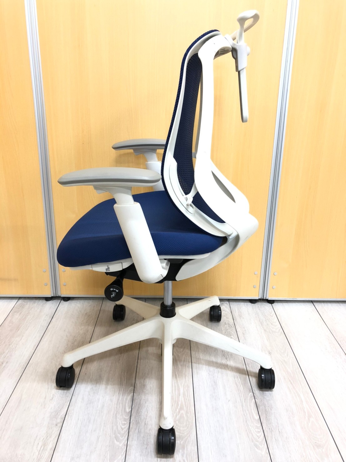 オカムラ　シルフィ　ハンガーあり　肘置きあり オカムラ チェアオプション Sylphy シルフィーチェア用 ハンガー
