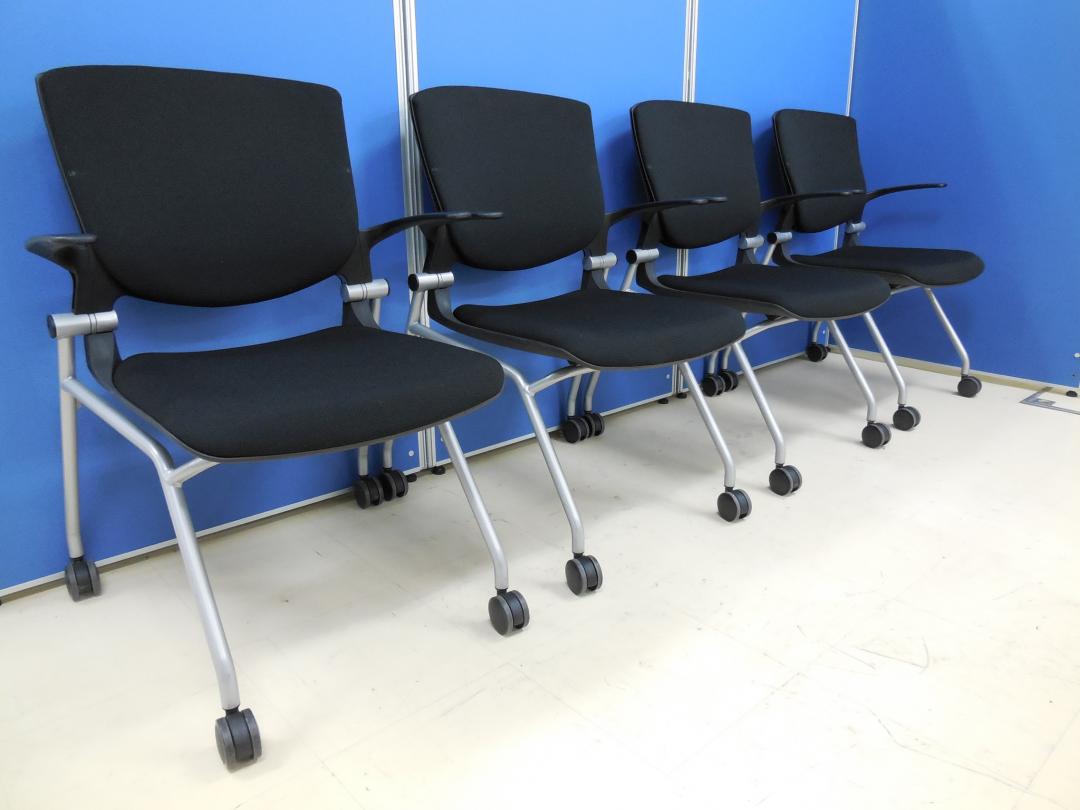 【4脚セット！1セット限り！】グラータ(Grata)チェア オカムラ製■大人気のブラックを是非この機会に！しかも背パッド付き！【グリーンウェーブ適合】【ネスティングチェア】【状態良好品】
                        グラータチェア
                                    中古
            