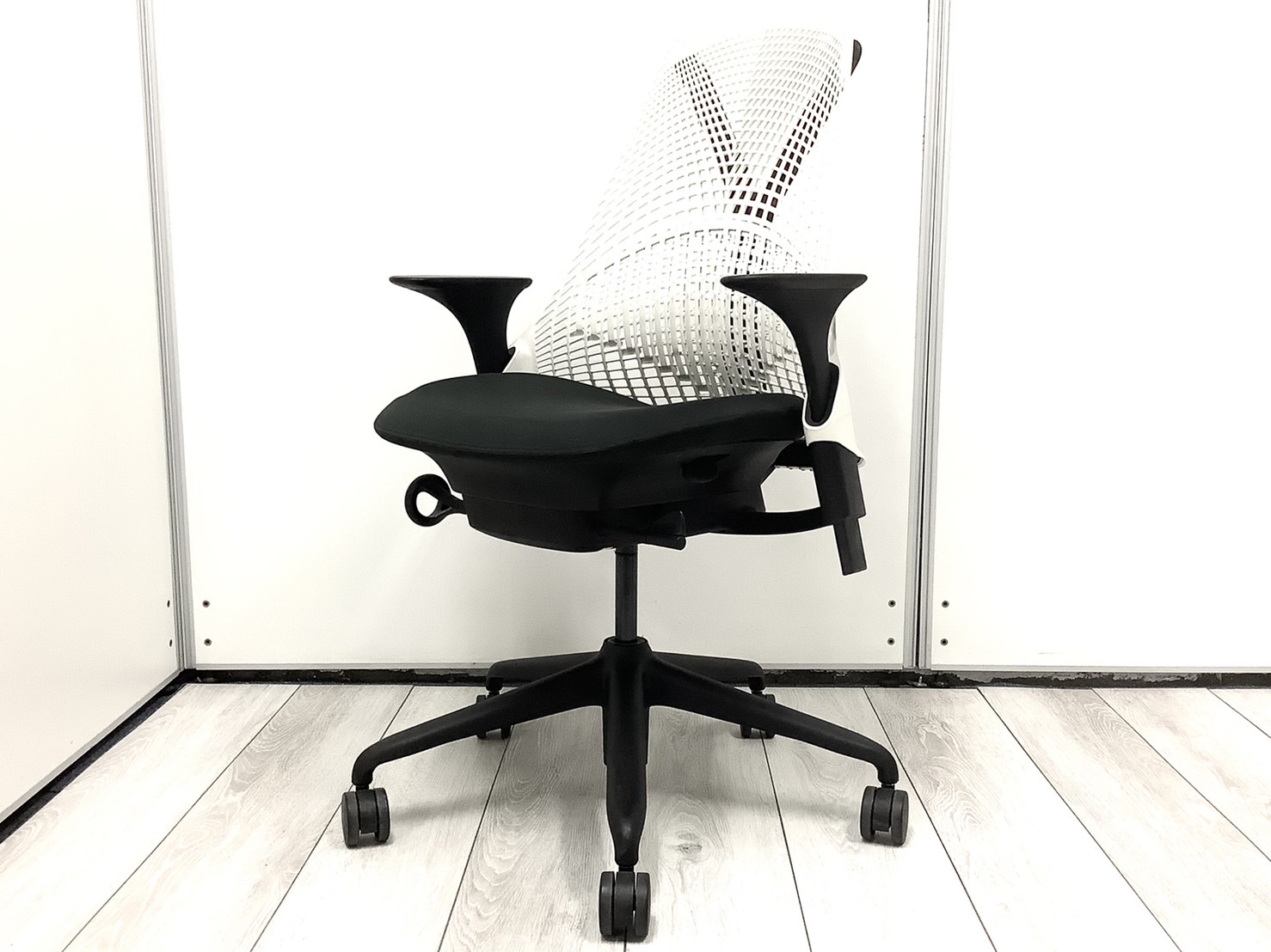 【中古】セイルチェア Herman Miller/ハーマンミラー 肘付ミドルバックチェア 355717