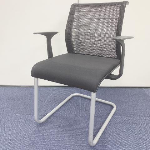 ミーティングチェア　カンチレバーチェア　スチールケース　シンク　メッシュ　肘付　ブラック
                        シンクチェア（2014年以前モデル）
                                    中古
            