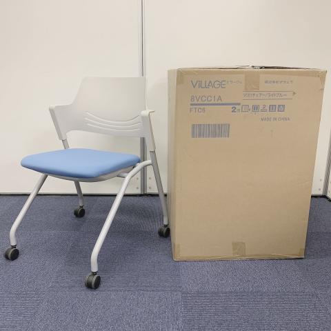 新古品｜オカムラ製の鮮やかなブルーとホワイトベースの組合せはGOOD｜オフィス家具　スタッキング　ネスティング　チェア　ミーティング
                        ヴィラージュチェア
                                    新古品
            