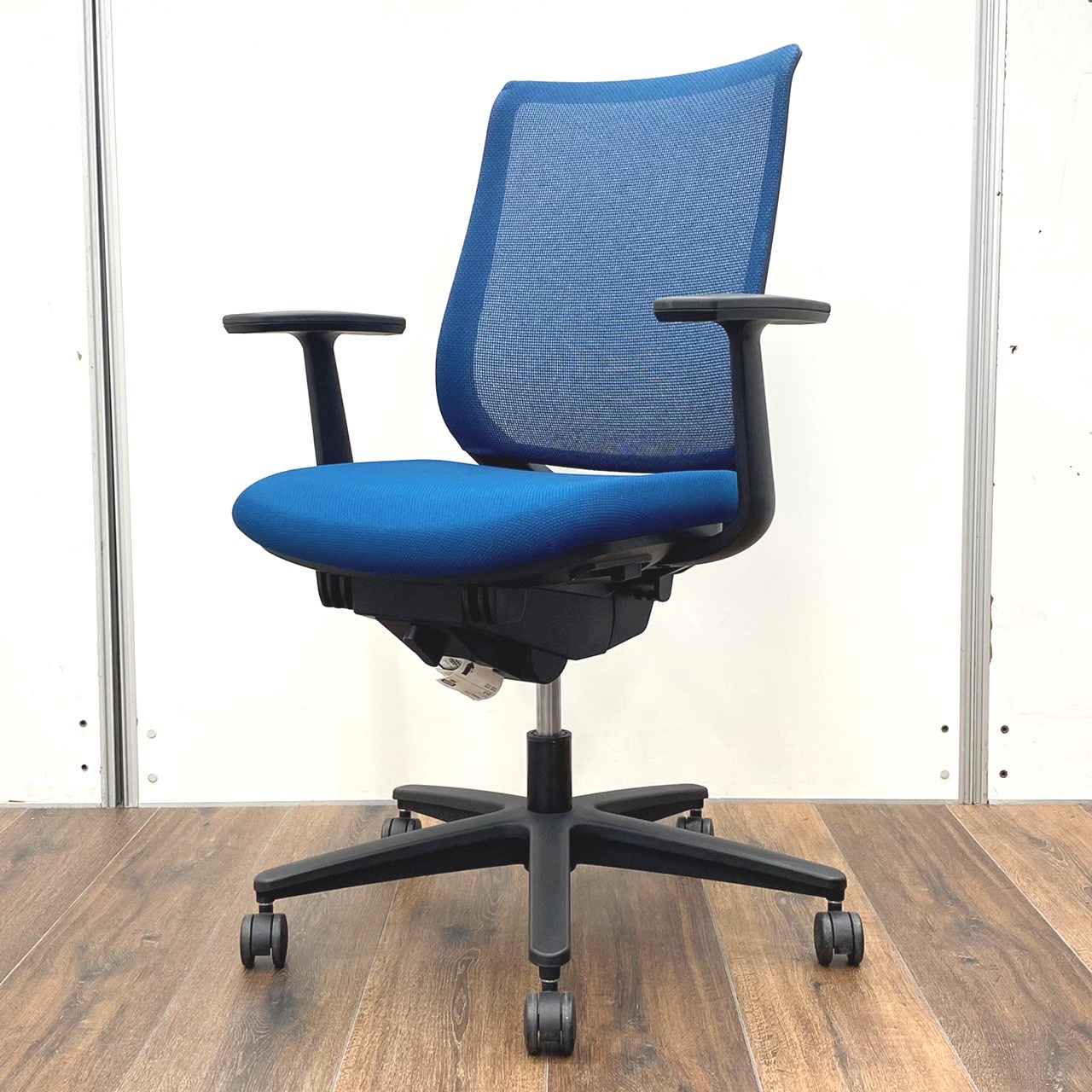 【1万クラスの良質チェア入荷！】コクヨ（KOKUYO）ミトラチェア　■色：ブルー　固定肘
                        ミトラシリーズ
                                    中古
            