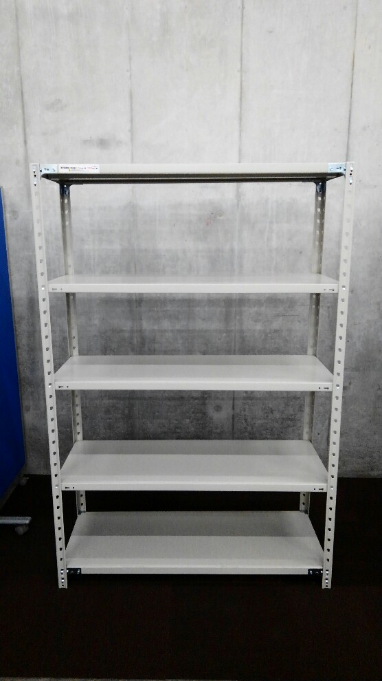 上下ボルト式タイプの中古ラックが2台入荷致しました！！　注)呼称W1200/D450　実寸W1215/D465　天地5段　耐荷重：段/150kg　全段で750kgまで！ 
※マテハン本舗の中古商品は、千葉県柏市に在庫がございます。
                        KRラック
                                    中古
            