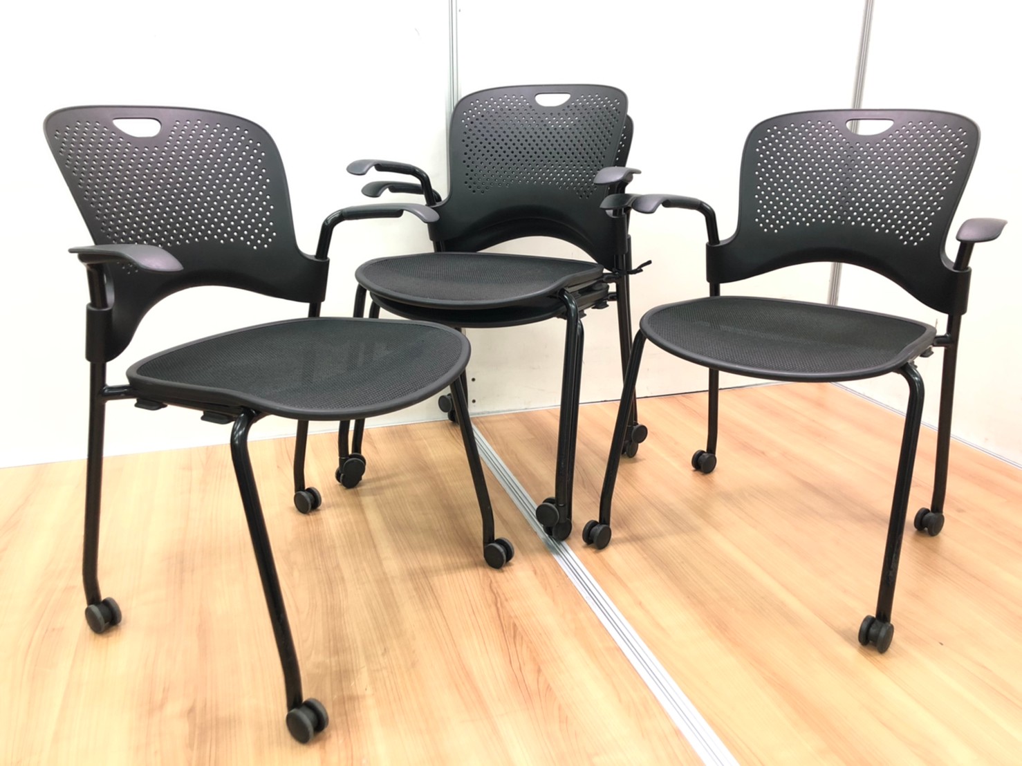 【4脚セット】【おしゃれな会議室作りのお供に！】 ■HermanMiller/ケイパーチェア
                        ケイパー
                                    中古
            