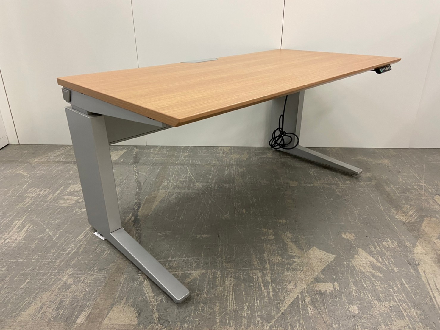 【KS】【立ち姿勢を取り入れる！ワークスタイルが変わる！新世代のデスク！】■オカムラ製　電動上下昇降デスク『プロユニットUD』　■座る＋立ちスタイルを取り入れる事で身体の負担軽減！最も疲れにくい環境で作業出来ます！【関東倉庫在庫商品】　弊社使用欄【A00845339】
                        プロユニット
                                    中古
            