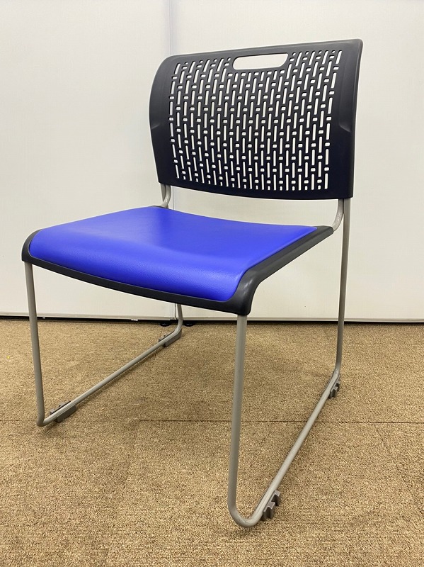 【レア】【人気】トーヨースチール/重ねられるスタッキングチェア
                        その他シリーズ
                                    中古
            