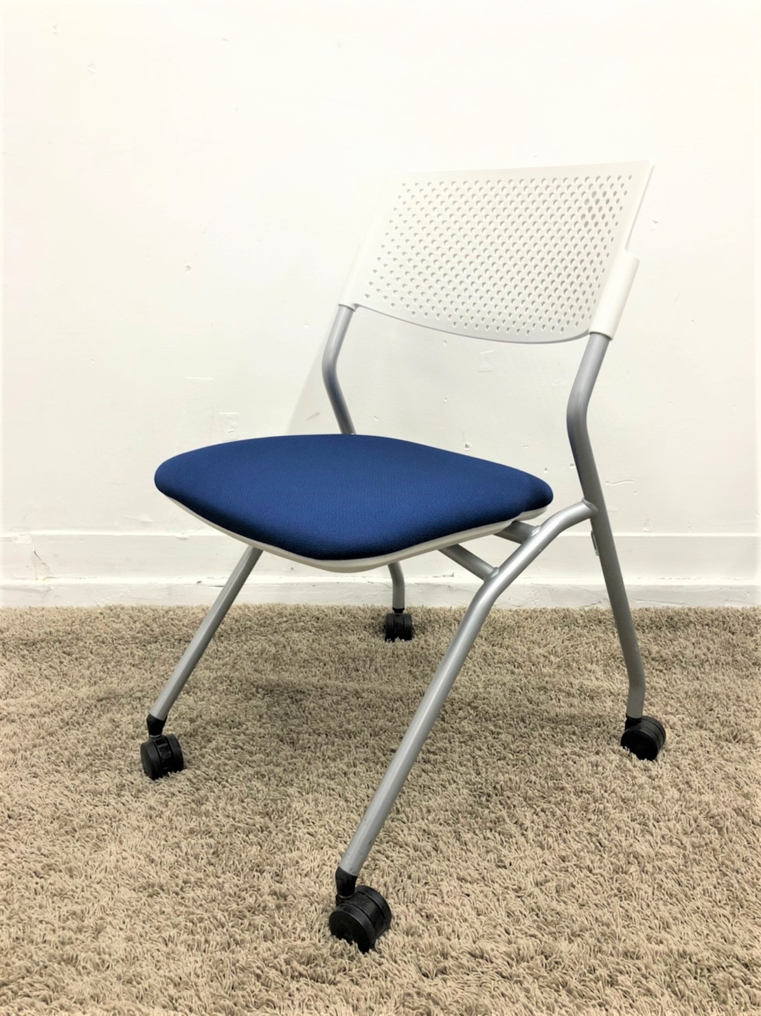 【KS】国内メーカーの人気ネスティングチェアがお得な価格です！
                        FM-265シリーズ
                                    中古
            