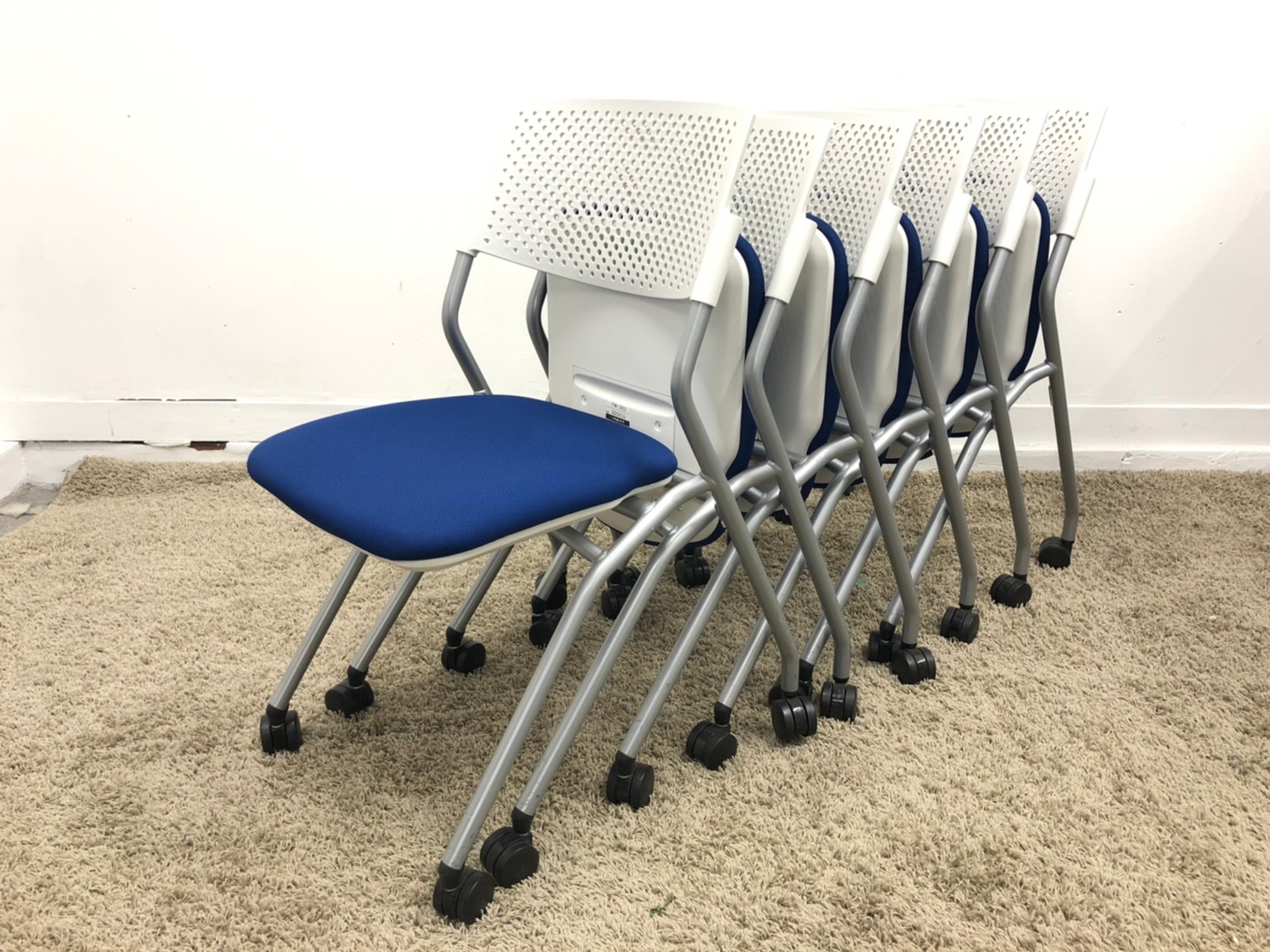 【KS】6脚セット！国内メーカーの人気ネスティングチェアがお得な価格です！
                        FM-265シリーズ
                                    中古
            