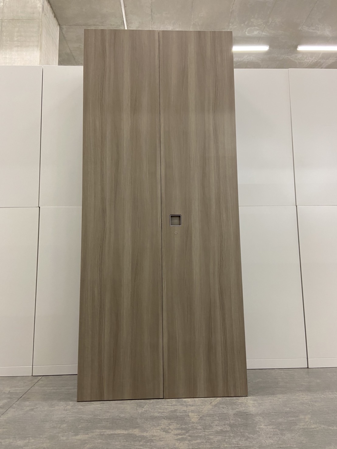 【KS】【美しい木目デザイン！】■オカムラ製　レクトラインシリーズ　両開き書庫　H2150mm　■ブラックカラーベースの落ち着きのある人気カラー！
                        レクトライン
                                    中古
            