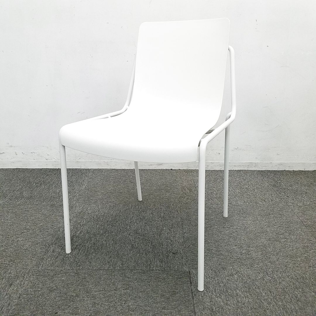 【6脚入荷】コクヨ製　シンプルデザインの新作商品　ミーティング　会議にオススメ　DAYS OFFICE　
                        その他シリーズ
                                    中古
            