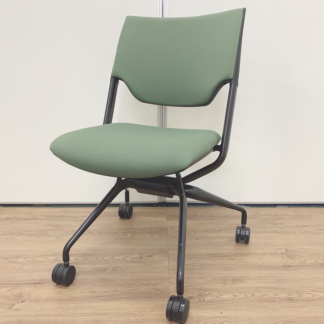 【残り1脚】　イトーキ　ITOKI　レクシブ　ミーテイングチェア　緑　グリーン　会議室　おしゃれ
                        レクシブ
                                    中古
            