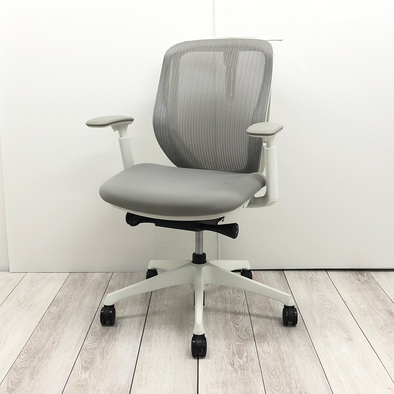 【2018年製】【どんな場面にも合うグレーカラー】シルフィローバック入荷いたしました！
                        シルフィメッシュ
                                    中古
            