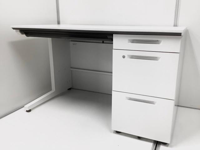 コクヨ製のIS片袖机！ホワイト
                        iSシリーズ
                                    中古
            