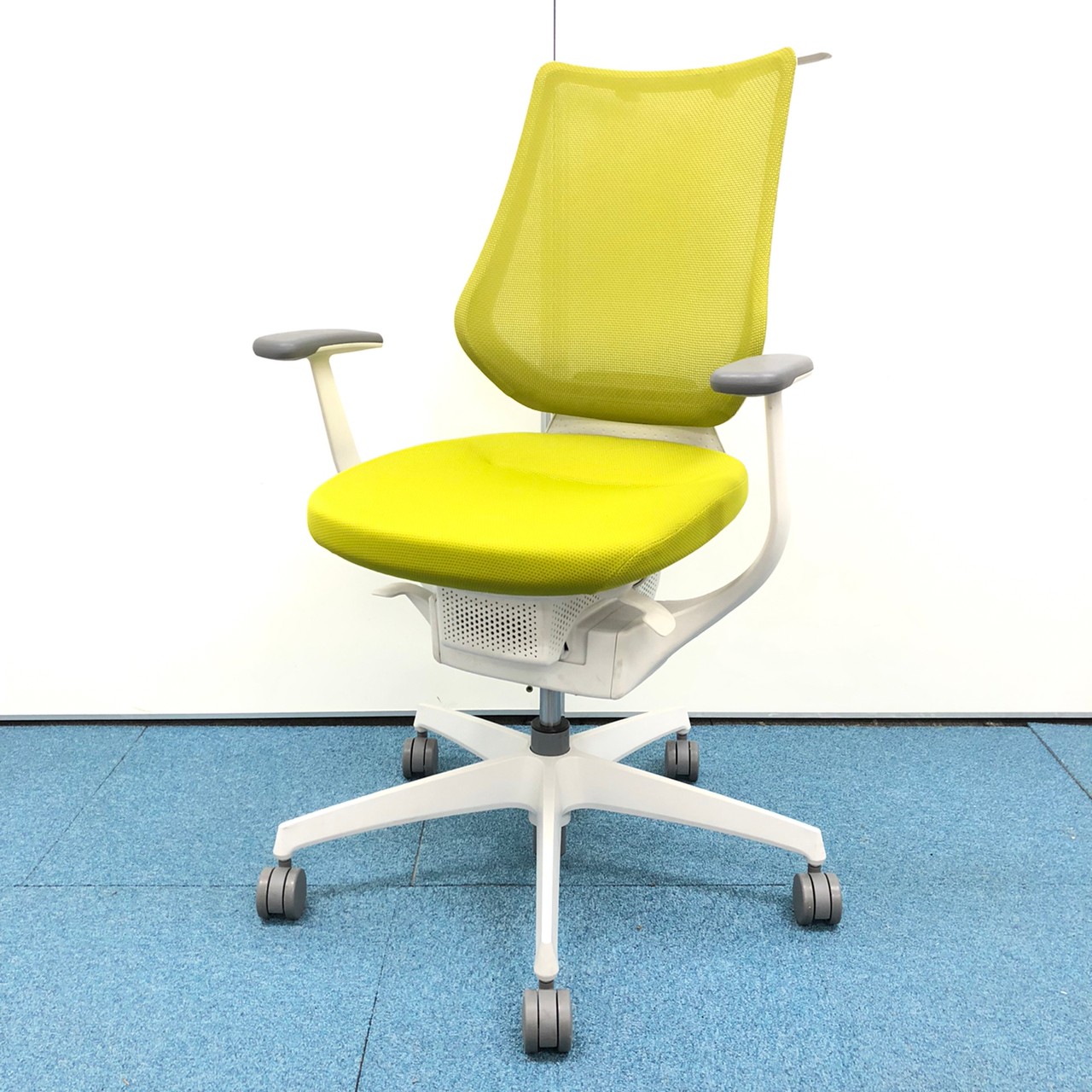 【2019年製】【座りながらエクササイズ！？】コクヨ製/イングチェア【360°Gliding Chair】
                        イング
                                    中古
            