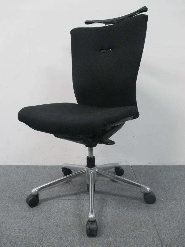 4大メーカーオカムラ製の肘付きで落ち着いたブラックチェア！
                        フィーゴチェア
                                    中古
            