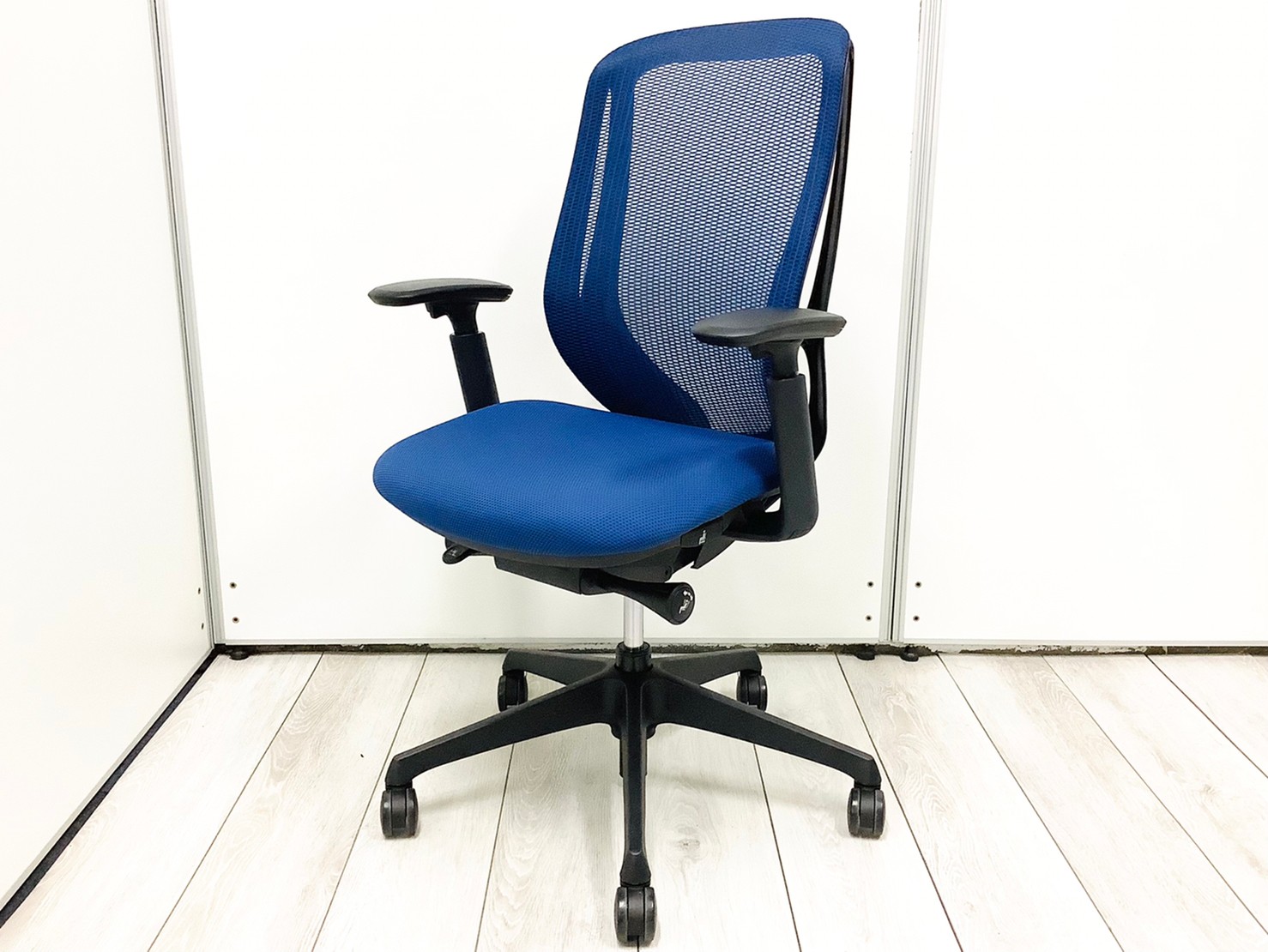 大人気／定番／前傾チルト／流行　◆Okamura／オカムラ◆Sylphy／シルフィー ※横浜店撮影画像※
                        シルフィー
                                    中古
            