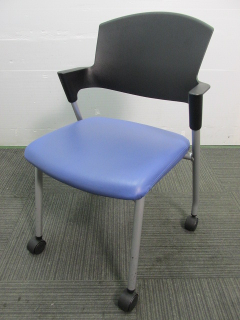 【汚れの付きにくいPVCレザータイプ！！】快適な座り心地で人気のプロッティチェア
                        プロッティチェア
                                    中古
            