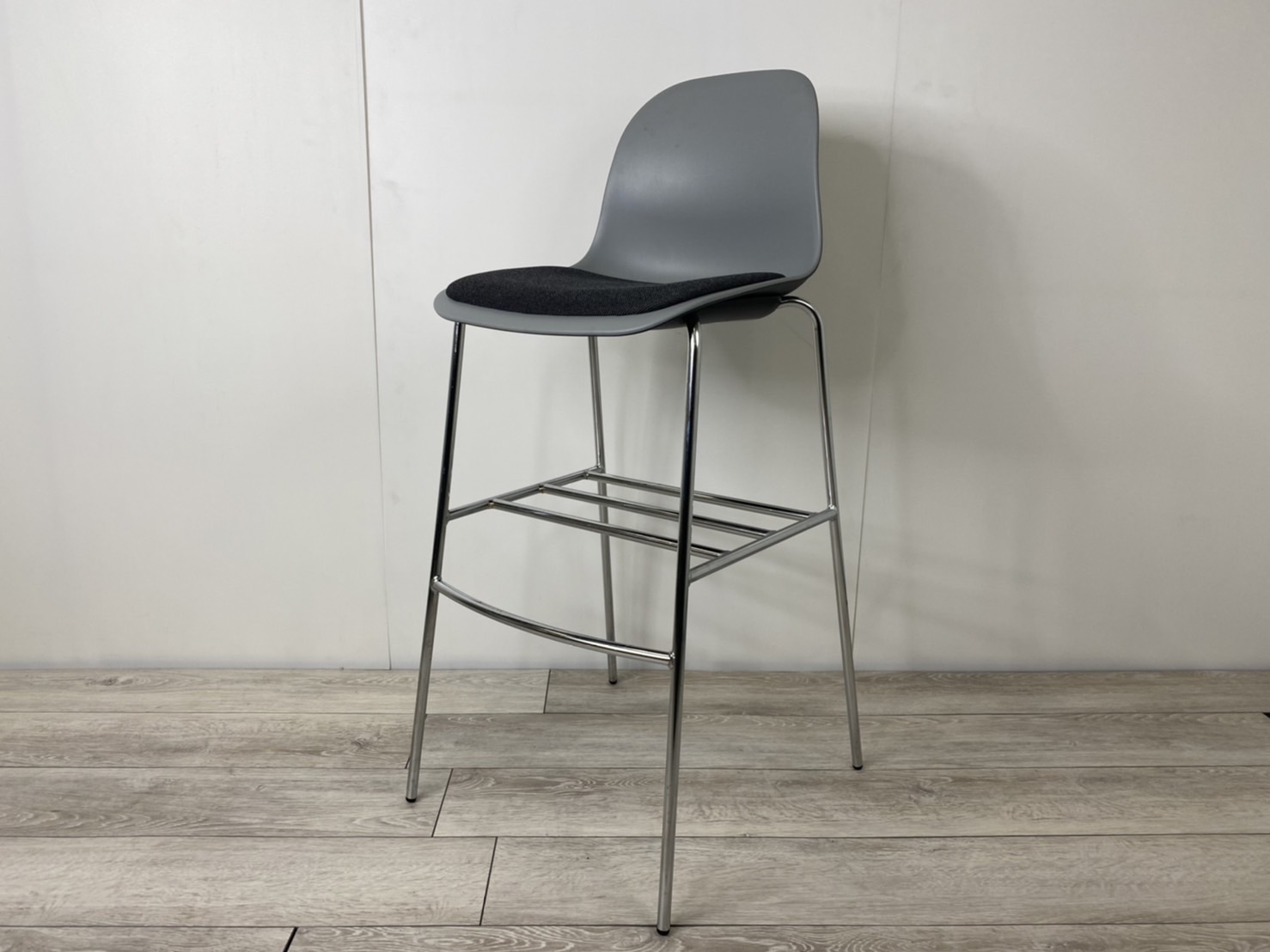 JH-35【オフィス家具専門店】コクヨのミーティングチェアです！ R4.8/22時点で在庫数5点あり コクヨ KOKUYO ミーティングチェアー Spline スプライン スタッキング